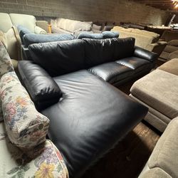 Black Pleather Sectional Couch “WE DELIVER”