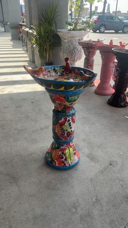 Fuente pajarera ($135)tel (contact info removed)