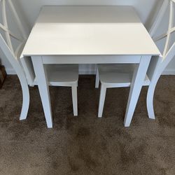 Kitchen Table Wood with folding leafs and 2 Chairs 