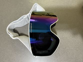 SNOW GOGGLES