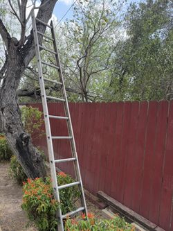12 Foot Aluminum D Straight Ladder
