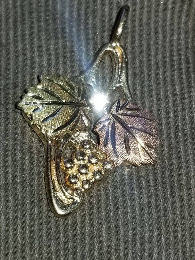 Black Hills Gold. 12kt Leaves/grape Clusters 10kt Everyrhing Else. Diamond Grape Cluster Pendant