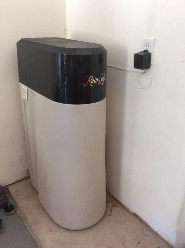 RainSoft Gold Series Water Softener. Need to sell it this weekend so price is reduced.