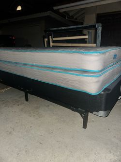 Mattress boxsprings(free)