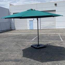 10ft Cantilever Umbrella with 360-degree Rotation and Tilt