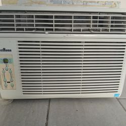 12,000 BTU Window air conditioner for Med-Lrg room