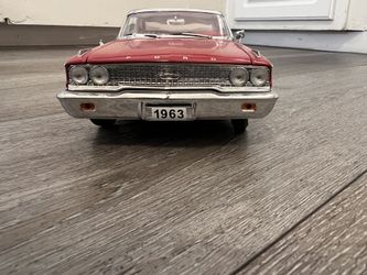 Diecast 1/18 Scale 1963 Ford Galaxie 500 Sun Star