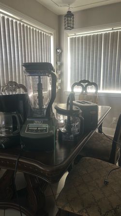 Blender Ninja 1500 power with extra blender cup for ice or shakes