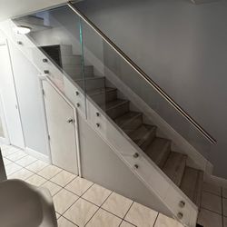 Se Instalan Barandas De Cristal Para Escaleras 