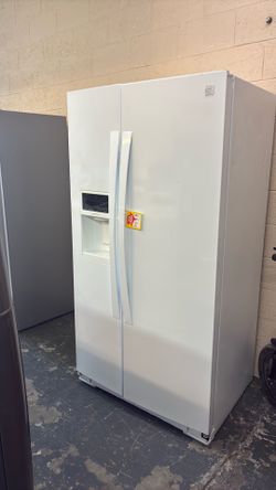 Nice like new Kenmore side by side refrigerator
