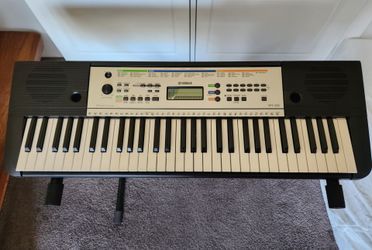 Yamaha piano keyboard, like new, power cable, batteries, 61 keys