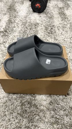 Yeezy Slides Size 10