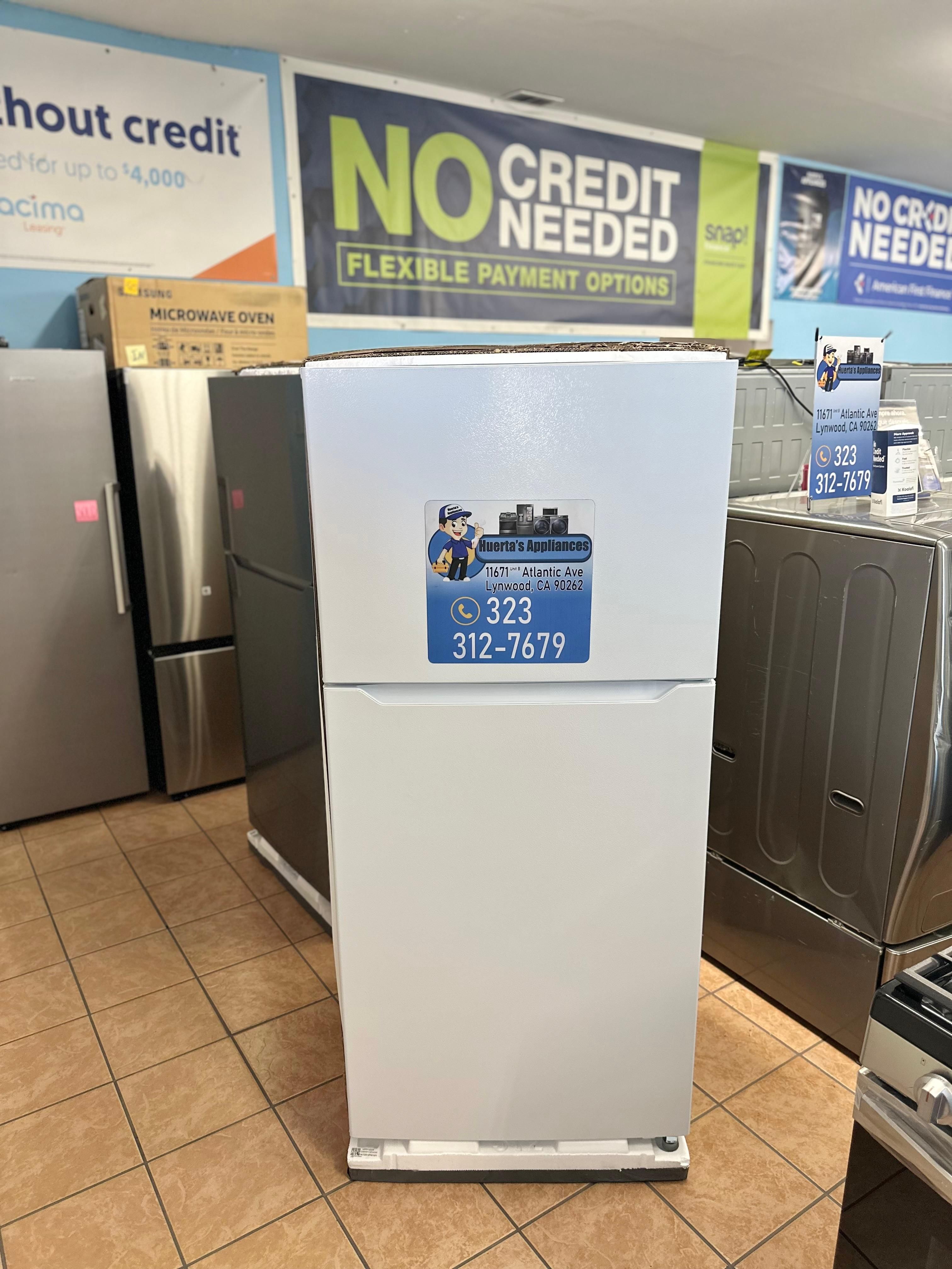 Conservator Refrigerator White Top and Bottom 18 Cu Ft