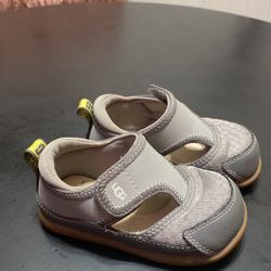 Light Gray Dark Gray Size 7 Belco Strap Ugg Sandals/Tennis Shoes