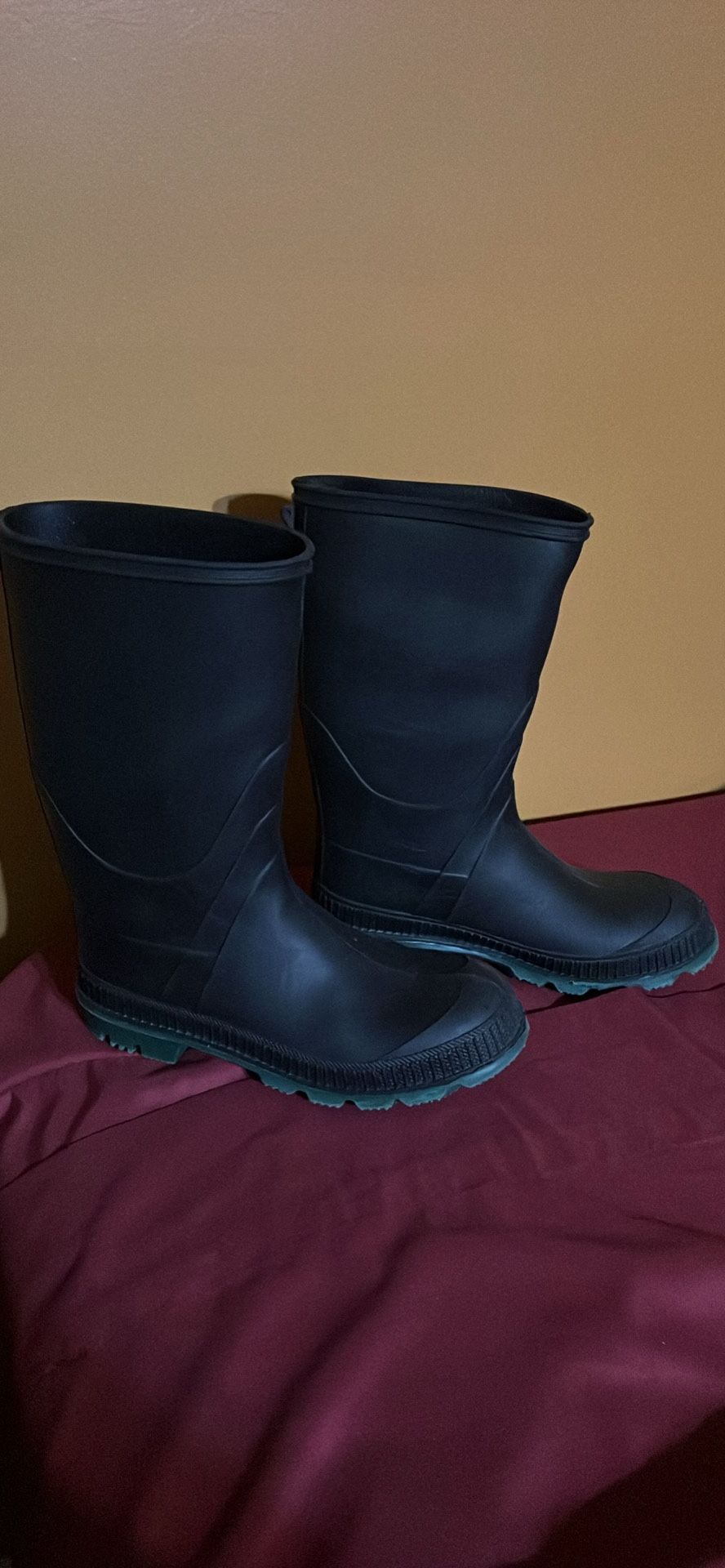 Youth size 6 Rain boots