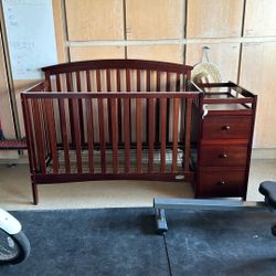 Convertible Crib w/ Attached Changing Table 