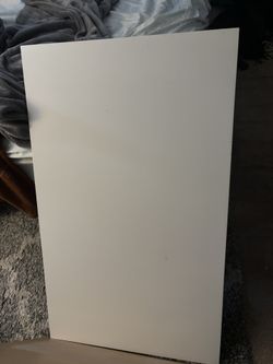 Linnmon IKEA white table with 4 legs