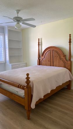 Cama Queen de madera estilo country