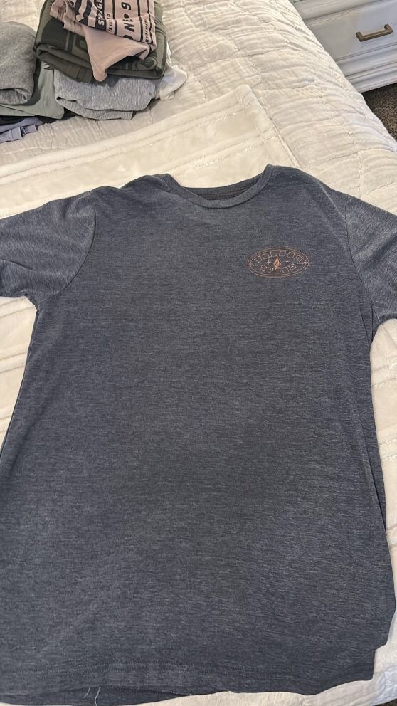 Adult Small Volcom Shirt