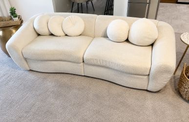 87.7” Modern Curved Bouclé Teddy Sofa w/ 5 Pillows - Like New