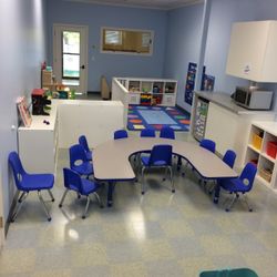 ECR4KIDS U-Shaped Preschool Table 