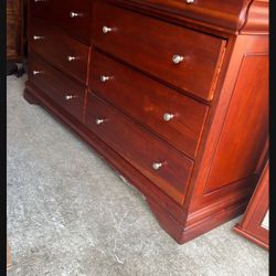 Nice Dresser And Mirror 