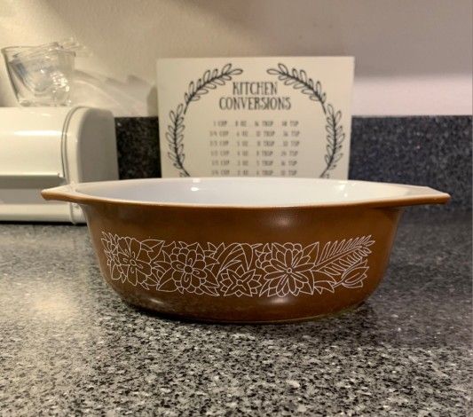 Vintage Pyrex Woodlands Brown 043 1.5 Quart Casserole