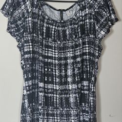 2X Madison Woman's Short Sleeve Zipper Back Lightweight Top