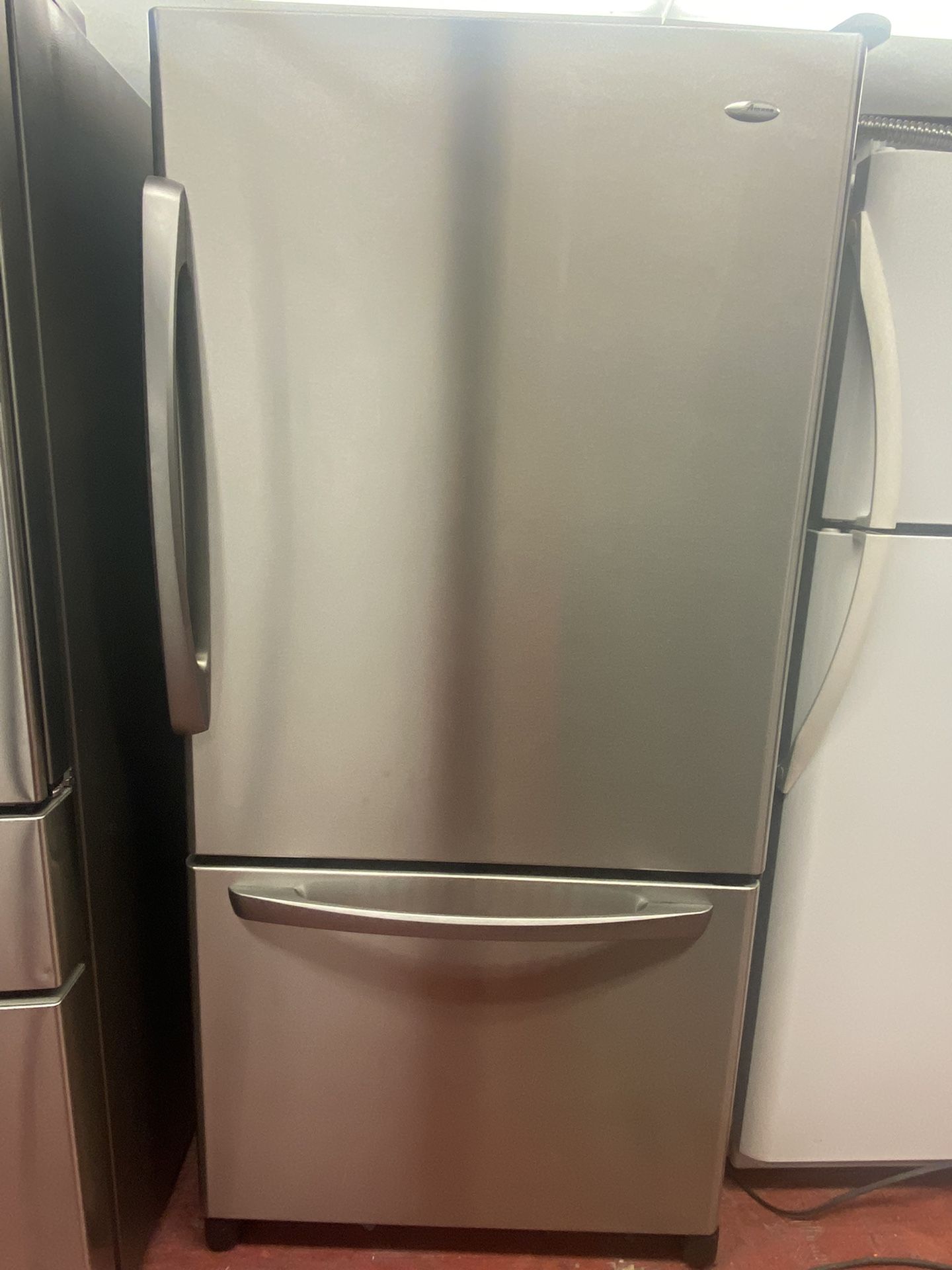 Amana Stainless Steel Fridge/ Nevera Amana
