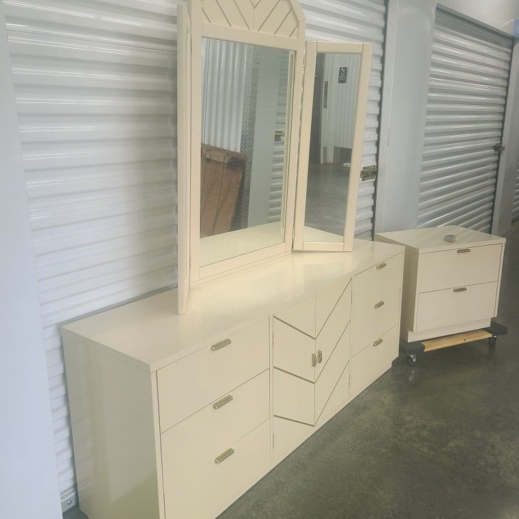 Broyhill Vintage Queen Bedroom Furniture Set