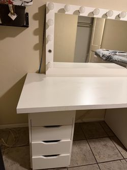 Vanity desk
