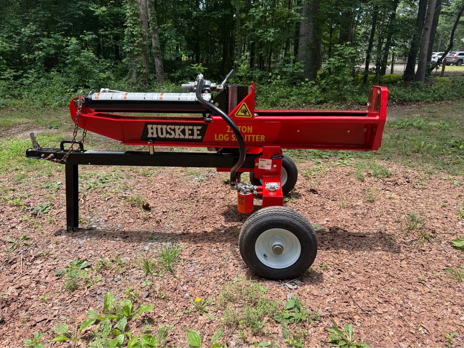 Huskee 22 ton log splitter