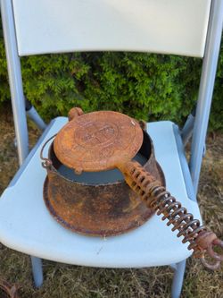 Antique Griswold American No. 7 Cast Iron Waffle Iron with Base, Pat. Dec 1 1908