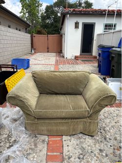 Z Gallery sofa (1990s “Friends” vibe) olive green velvet sofa