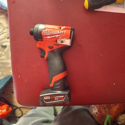 Milwaukee 12v IMPACT DRIVER / 1 BATTERY