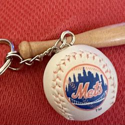 NY Mets Baseball / Bat Keychain