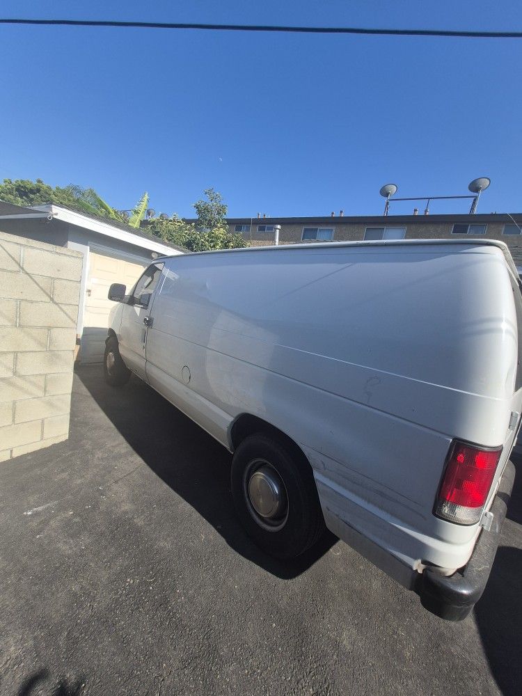 2003 Ford E-250