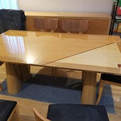 Dining Table, Hutch &6 Chairs