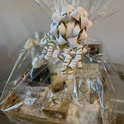 Luxurious Gold Winter Gift Basket