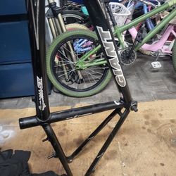 Freme  Giant  700 Aluminum  Size  17 Road Bike 