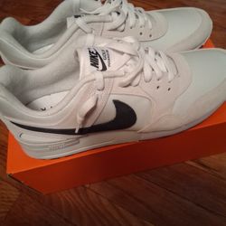 NIKE AIR PEGASUS '89 WHITE & BLACK. BRAND NEW SIZE 11