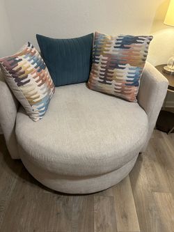 Oversized Round Swivel Accent Chair ( New)