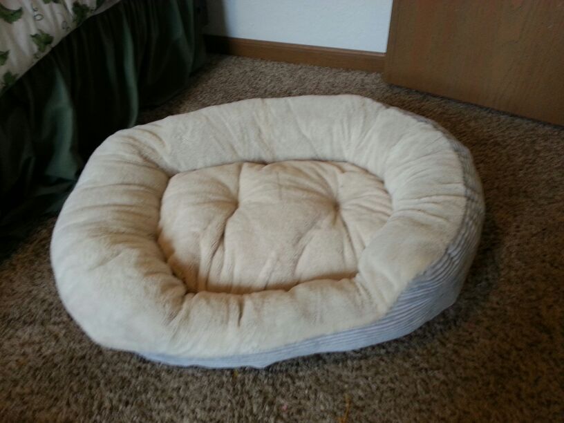 Cat or dog bed like new only used twice