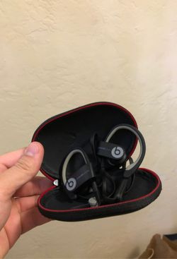 Powerbeats black + case.