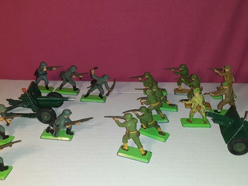 1971 Britains Toy Soldiers