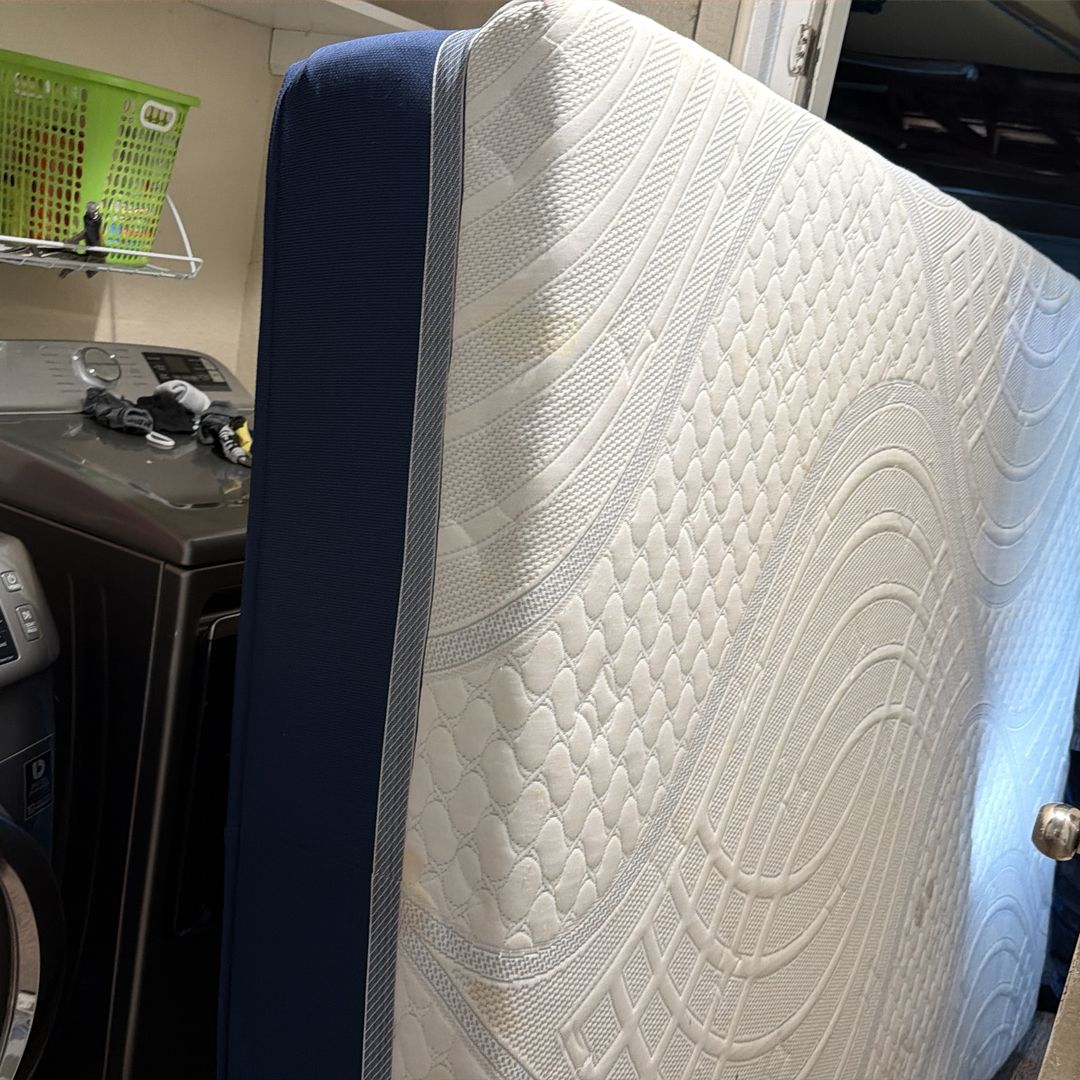 FREE queen mattress 3/15 Pick Up