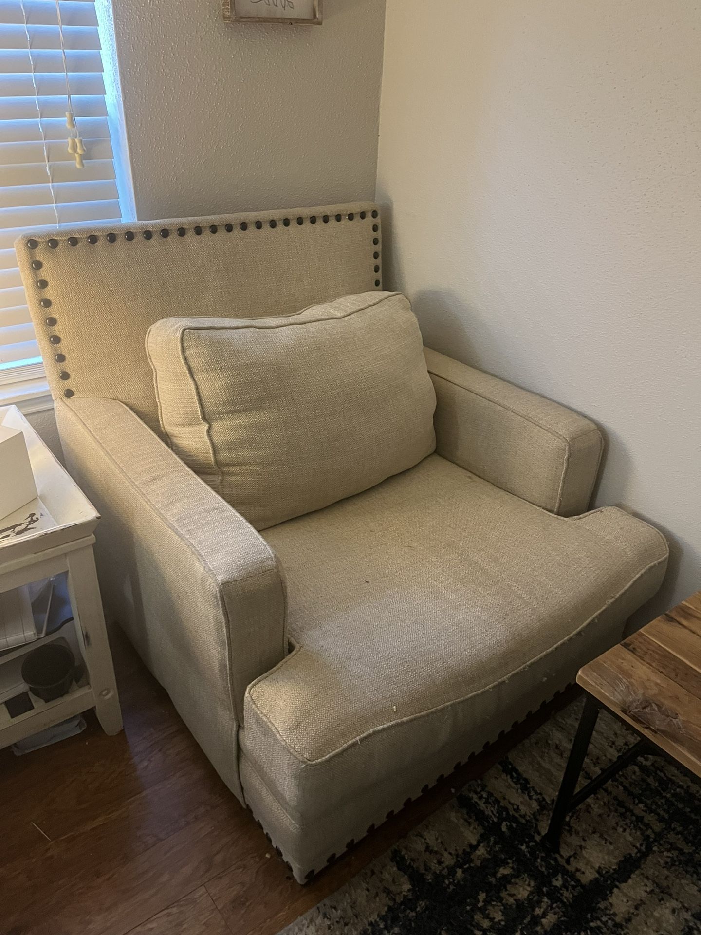 Must Go! Furniture, Tv Console, Coffee Table, Dining Room Table W/chairs!