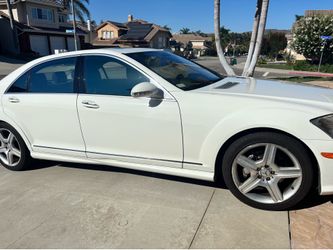 2009 Mercedes-Benz S550 Luxury Sedan – V8 – Navigation – Leather – Clean & Powerful