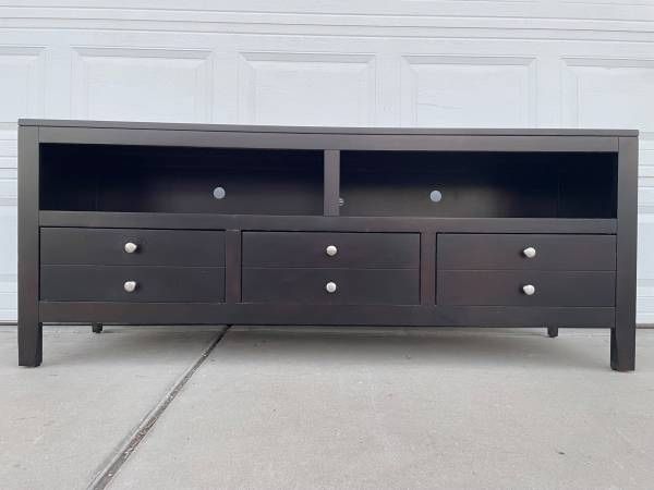 Hard Wood TV Stand for 70 inch TV Dimensions:60”(W)x17”(D)x24”(H) Great working In good Condition