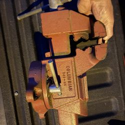 Vintage 5” Jaws Columbian D45 M4 Bench Vise, Swivel Base, Anvil, Red, USA